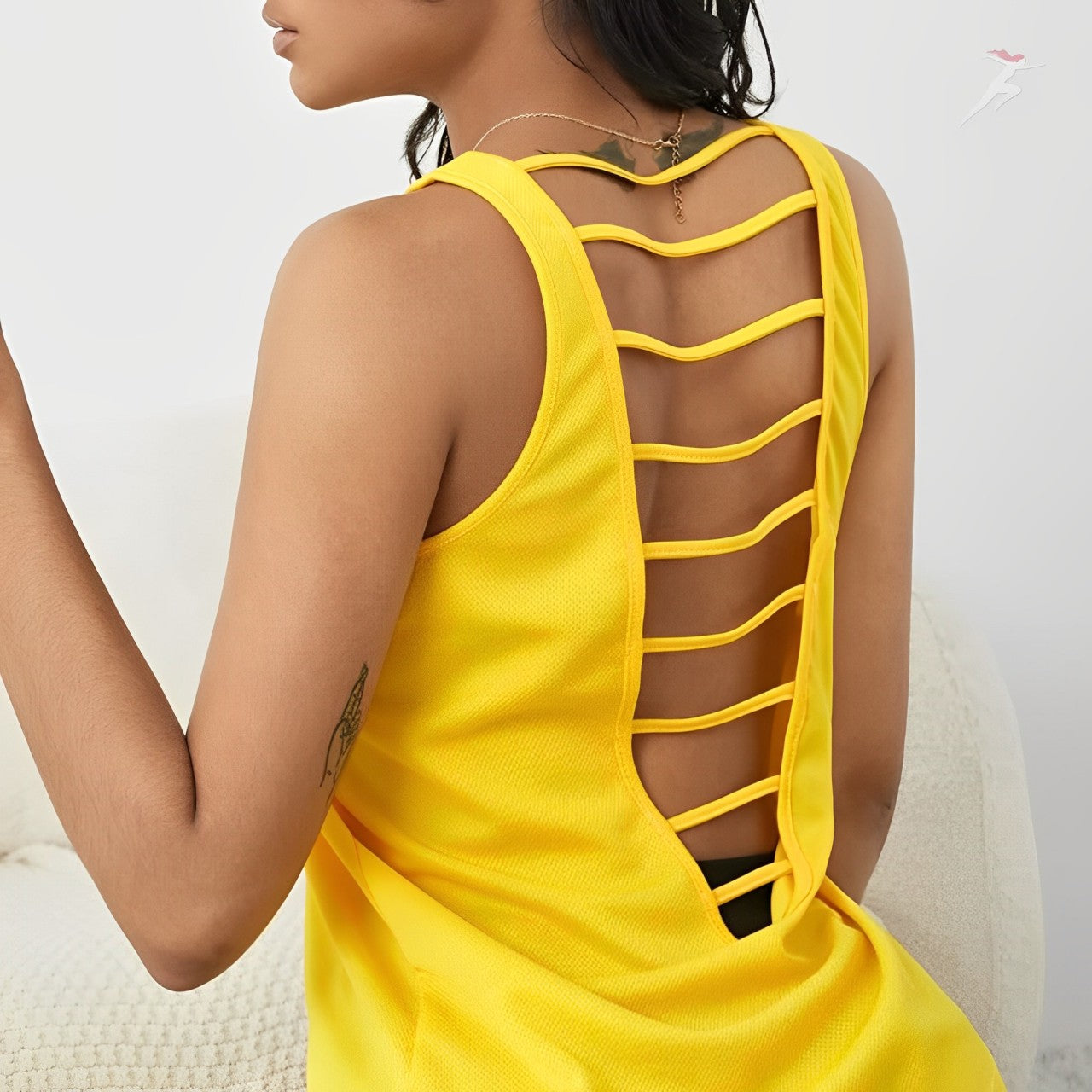 Regata Feminina Costas Nuas Ivory, regata fitness, BellaBody, Bella Body, regata esportiva, regata confort, regata de treino, camiseta regata feminina para academia, regata de tecido confortável, regata costas nuas, regata em promoção. bellabody.com.br